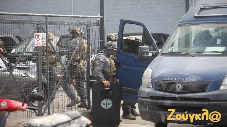 Επιχείρηση του Λιμενικού Σώματος σε μάντρα αυτοκινήτων στο Βοτανικό